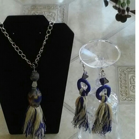 Handmade pom necklace/earring set - Picture 2 of 3